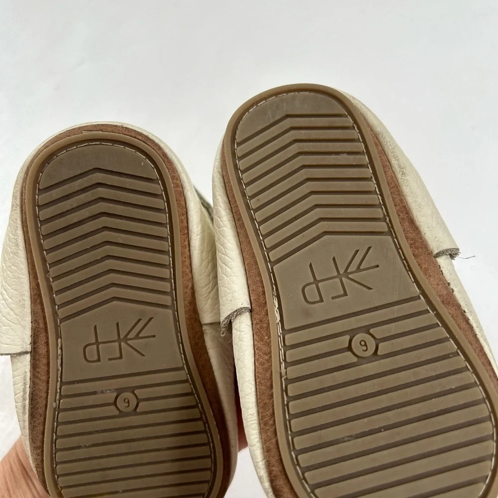 Freshly picked cream leather toddler girls shoes Mary Jane’s moccasin hard sole